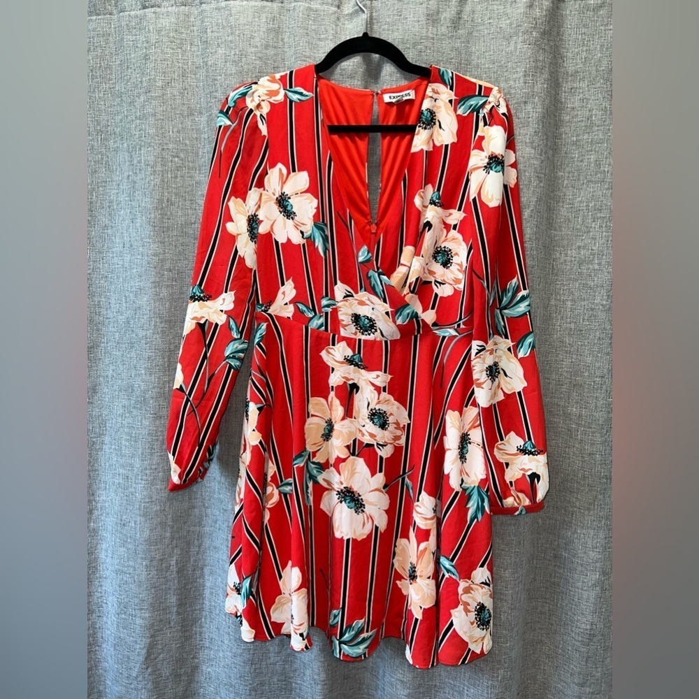 Express Red Floral Long Sleeve Romper Size Small NWT - Picture 4 of 8